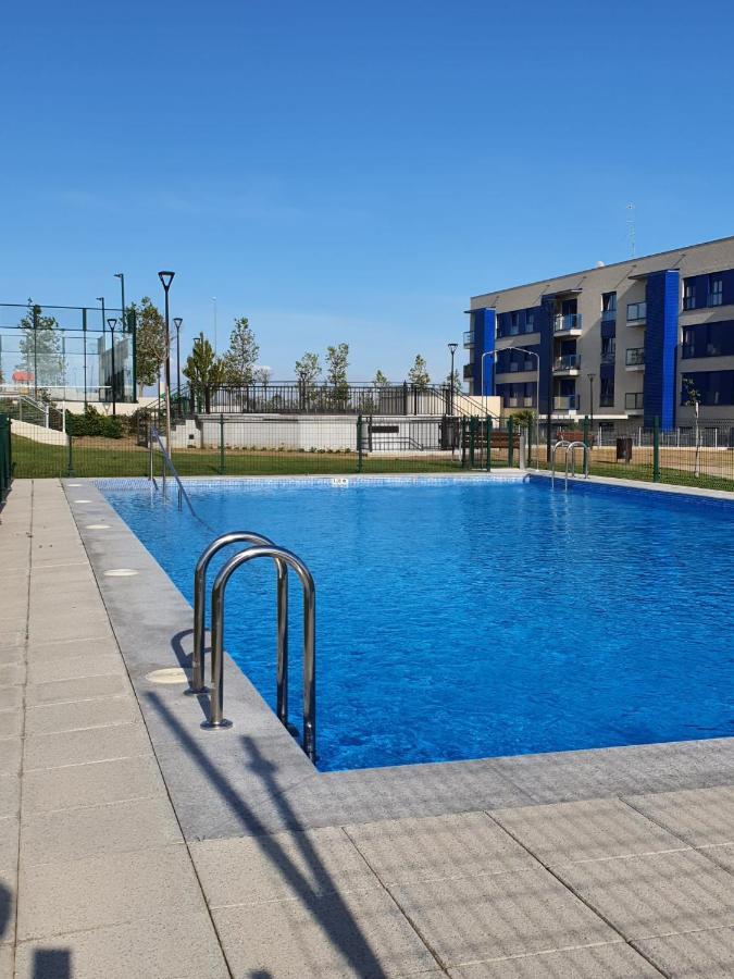 Apartamento Nuevo, Accesible Y Con Piscina !!! Salamanca Luaran gambar